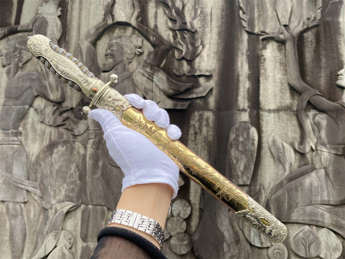 龙泉尊武刀剑  铜装中正剑收藏未开刃花纹钢 短剑防身汉剑