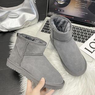 周冬雨同款雪地靴女2024冬款加绒保暖棉鞋平底外穿短靴中筒