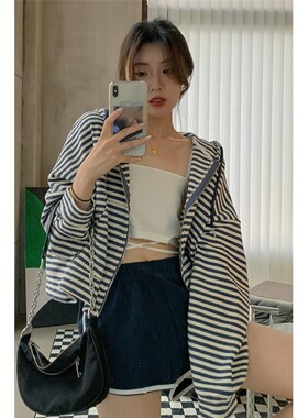 美式复古条纹连帽卫衣女春秋宽松百搭短款上衣长袖开衫外套潮ins