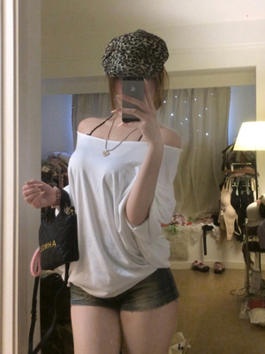 荔桃想睡觉ya | 纸片人狠狠拿捏！纯欲复古白色蝙蝠袖T恤防晒罩衫