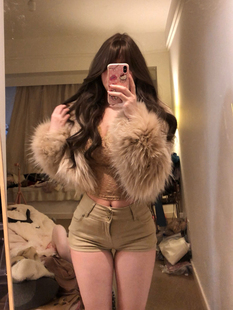 荔桃想睡觉ya |妈咪级别棕色蕾丝喇叭袖修身上衣显瘦内搭短裤套装