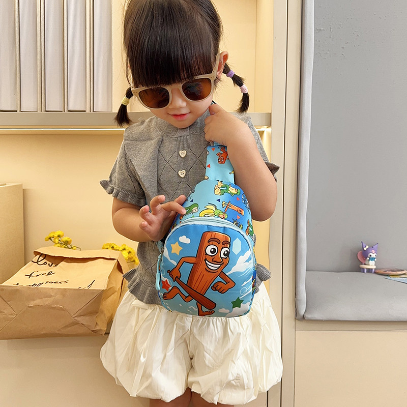 儿童胸包幼儿园卡通斜挎包男童女童可爱零钱包时尚百搭旅游小背包