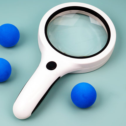 拜斯特3.5倍手持放大镜led光源老人学生阅读放大镜光学大镜片三挡