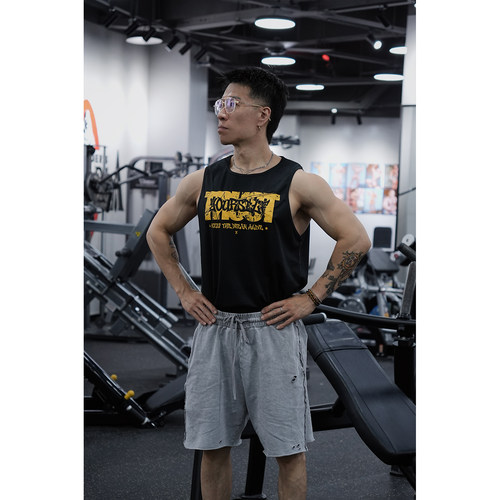 圆弧下摆宽松运动休闲坎肩