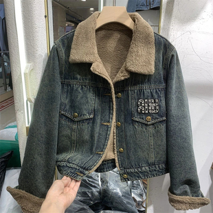 欧货牛仔外套女加绒港风字母夹克2025秋冬新款羊羔绒内里派克服潮