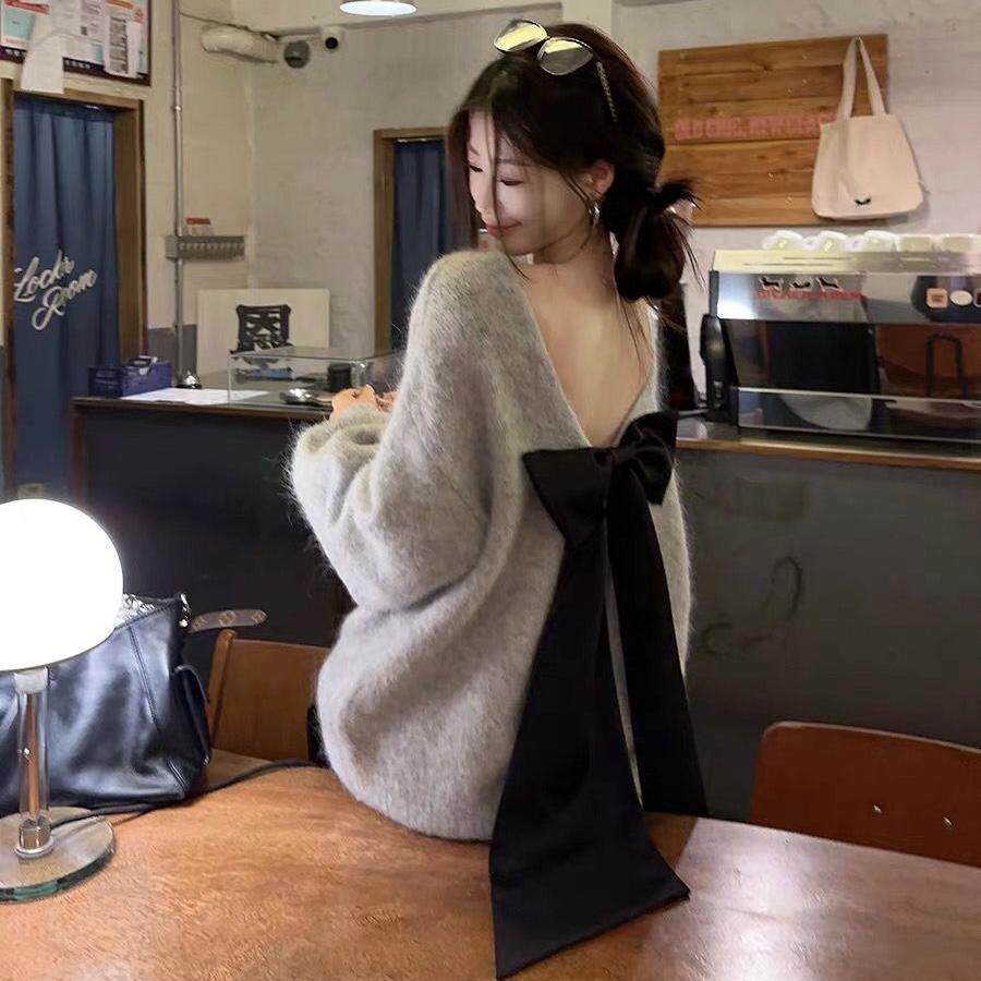仿貂毛V领蝴蝶结露背针织上衣