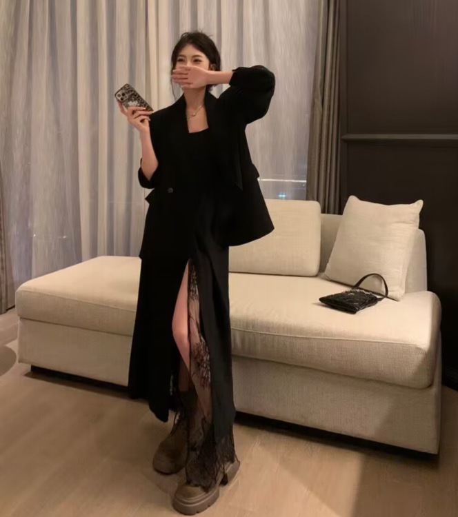 又美又飒~24秋新街拍慵懒BF小西装外套+蕾丝开叉吊带长裙时尚搭配,女装/女士精品,时尚套装,淘宝优惠券,粉丝福利购,淘宝优惠卷