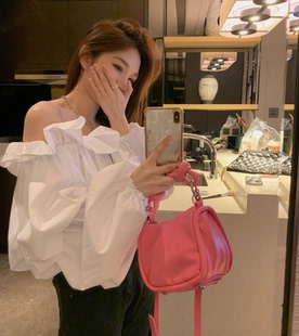 高级感冷清美人慵懒泡泡袖荷叶边一字领露肩上衣 衬衫女夏长袖T恤