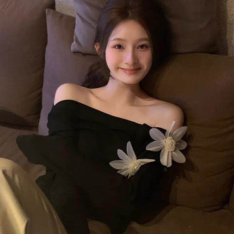 长袖纯欲露肩一字领立体花朵