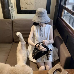 甜美白色亚麻提花背心女夏季宽松下摆设计感别致日系绝美娃娃上衣