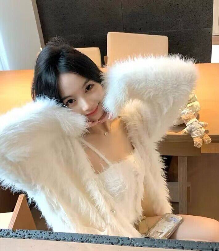 甜系慵懒貂毛吊带+开衫外套