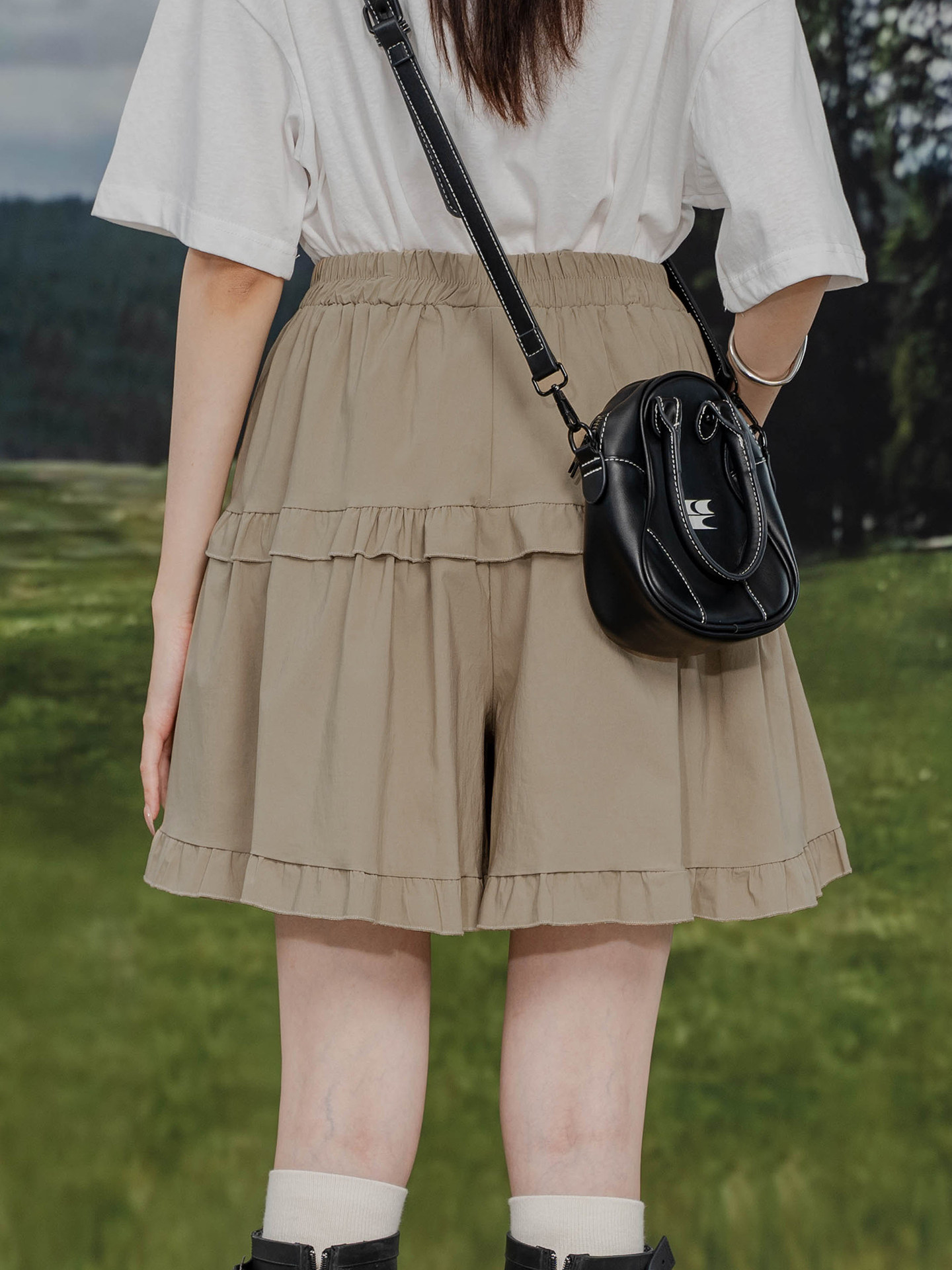 Designed with a Ruffled Edge, Elastic High-Waisted Shorts with a Stylish Lace Skirt, Loose Fit, Slimming, Age-Reducing, Wide-Leg Casual Pants