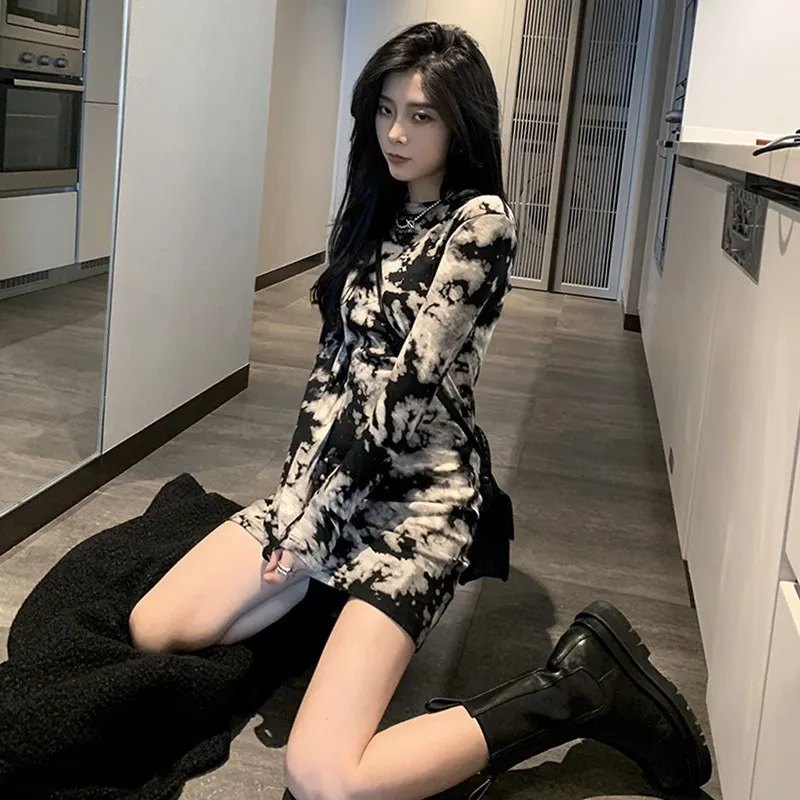 法式复古水墨扎染连衣裙女秋冬新款修身气质显瘦收腰内搭打底裙子