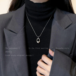 银色水滴吊坠项链女秋冬轻奢高级感长款毛衣链百搭钛钢不掉色配饰