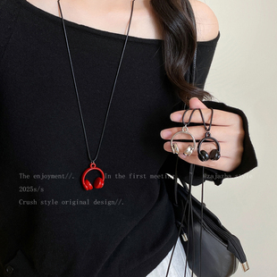红色长款耳机项链女款秋冬高级感轻奢卫衣毛衣链小众装饰衣服配饰