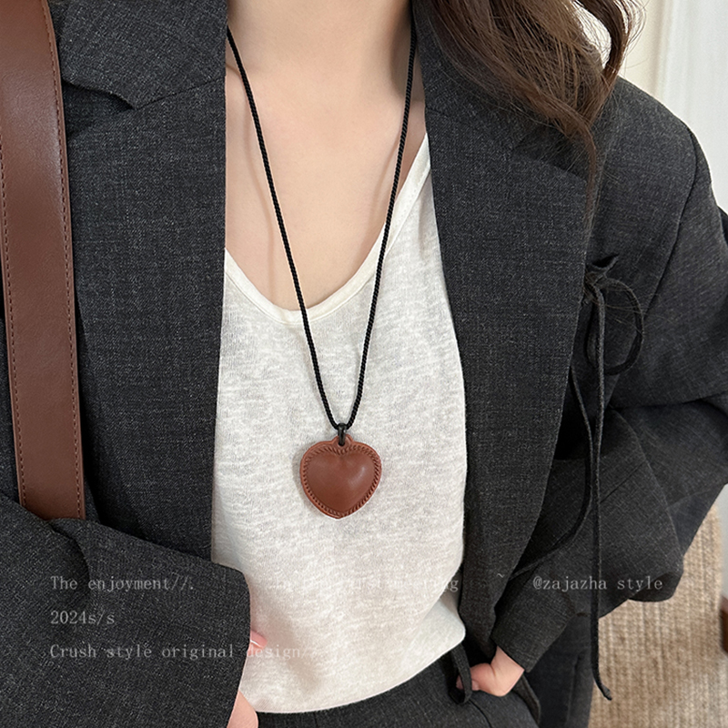 fever同款皮质爱心长款项链女网红气质百搭毛衣链时尚卫衣链配饰