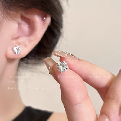 店主推荐~精致爆闪锆石耳钉女