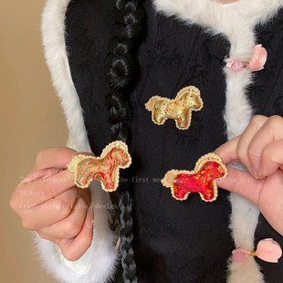 锦上添花~国风宋锦小马胸针女新中式新年搭配毛衣配饰高级感胸花