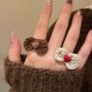 毛绒贴贴~红色蝴蝶结毛线开口戒指女秋冬可爱小众设计夸张食指戒
