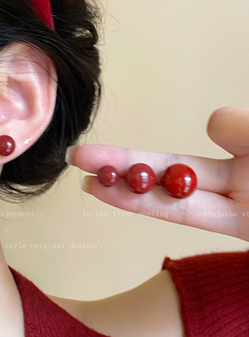 安可拉红色珍珠耳钉女秋冬2026年新款氛围耳环小众高级感复古耳饰