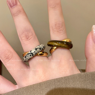 金色虎眼石戒指女小众设计中古叠戴食指戒轻奢高级感巨好看的指环