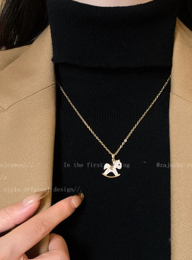 马上有钱！本命年小马项链女士