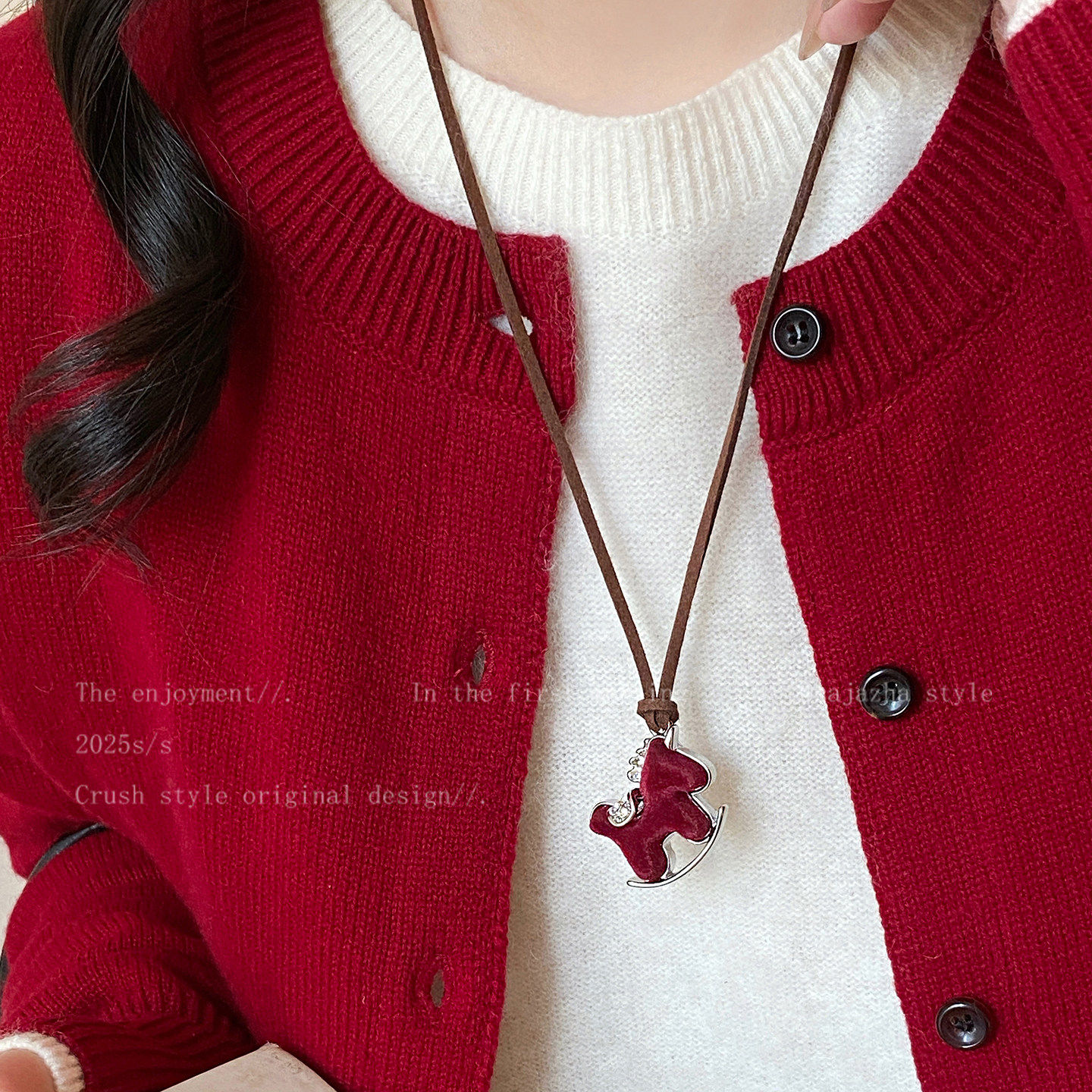 小马送福~红色丝绒本命年小马项链女款秋冬高级感毛衣链马年配饰,饰品/流行首饰/时尚饰品新,项链,淘宝优惠券,粉丝福利购,淘宝优惠卷