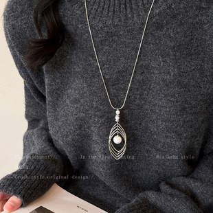 审美跳级~银色珍珠羽毛长款项链女秋冬轻奢高级感毛衣链小众配饰