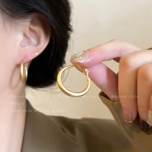 爆款 哑光金色素圈耳圈女轻奢高级感圈圈耳环2025新款 大圈耳钉耳饰