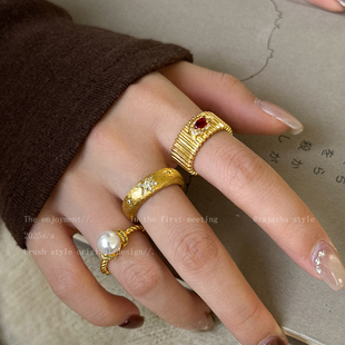 金色珍珠叠戴戒指女款秋冬小众轻奢高级感食指戒复古夸张开口指环