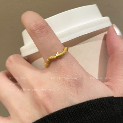 金色波浪灵蛇戒指女轻奢小众设计感高级尾戒时尚个性情侣蛇年指环