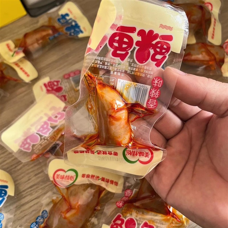 即食带籽鱿鱼仔丝香辣烧烤墨鱼仔小海鲜解馋网红办公室零食下酒菜