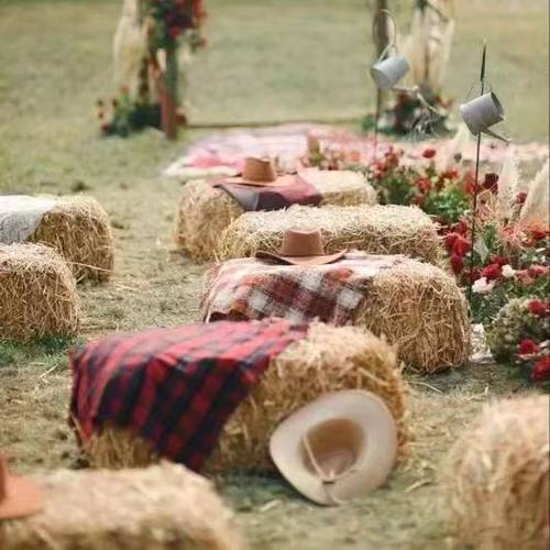 草垛方形装饰干稻草堆