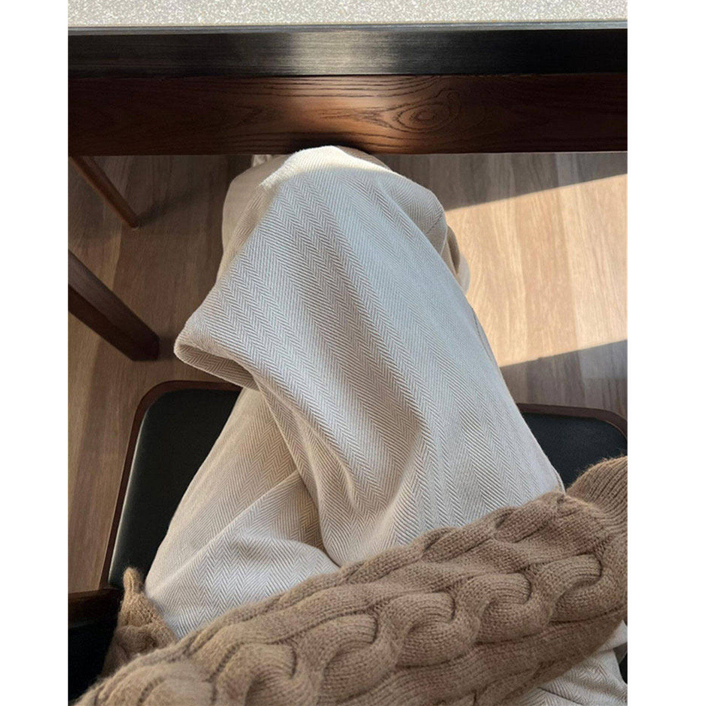 复古米白色人字纹微喇牛仔裤女春季新款高腰显瘦垂坠感喇叭裤长裤