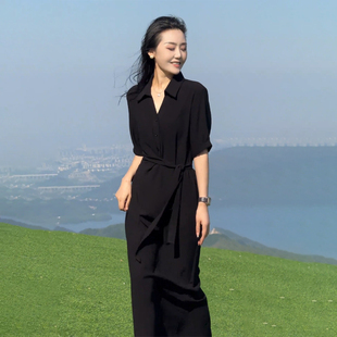新款 高级感轻奢气质收腰显瘦赫本风连衣裙女2025夏季 V领小黑裙子