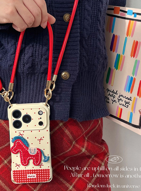 【新年小马】斜挎可背调节挂绳适用于苹果17Pro手机壳波点格纹华为mate80链条小米17Pro背带斜跨vivox200马年