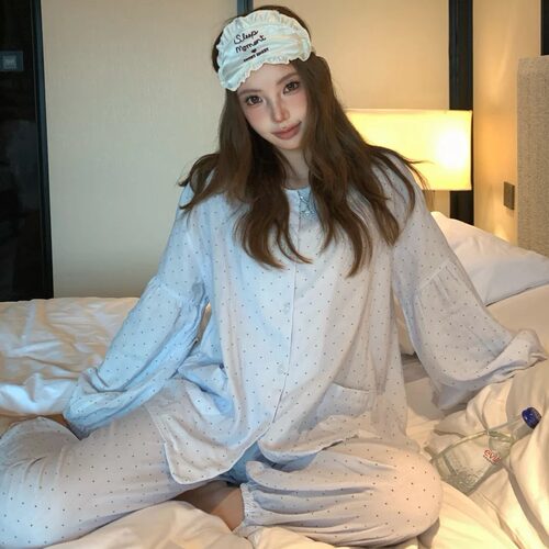清新浅蓝底色黑点印花家居服女生
