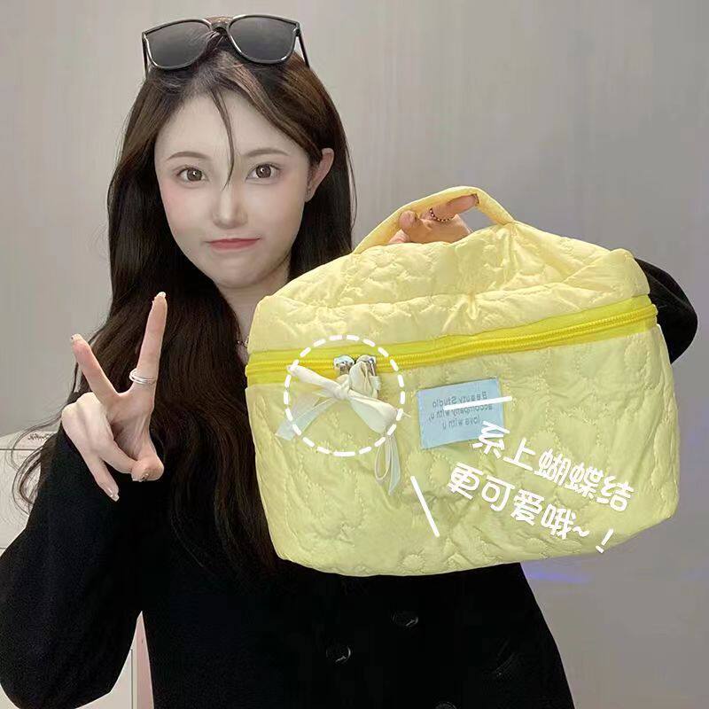 新款轻奢化妆包糖果色少女手提收