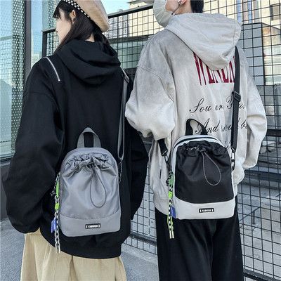 户外轻便抽绳斜挎包女山系露营风登山单肩包休闲潮牌手机小包包男