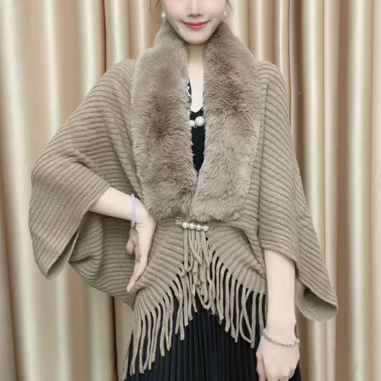 秋冬新款贵妇大毛领披肩加厚保暖针织流苏开衫旗袍外套女百搭时尚