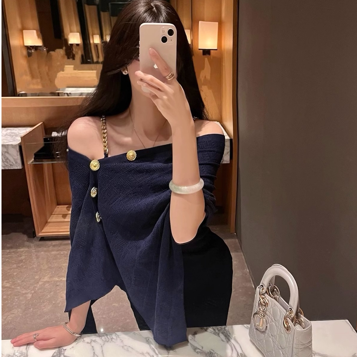 一字肩不规则披肩千金风针织披风上衣气质金链扣吊带连衣裙两件套