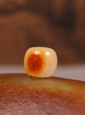 新疆和田玉籽料单珠黄沁老型珠