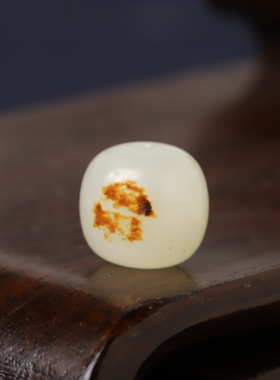 新疆和田玉籽料红皮单珠手串