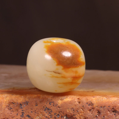 新疆和田玉红沁皮籽料老型珠