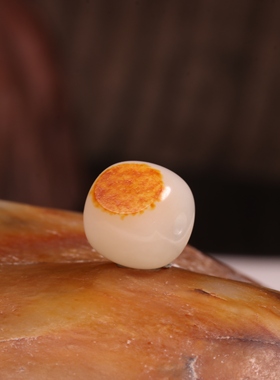 新疆和田玉籽料洒金皮老型珠