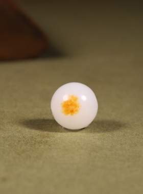 10mm新疆和田玉洒金皮籽料单珠