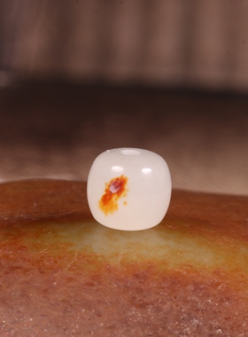 和田玉籽料红皮老型珠单珠手链