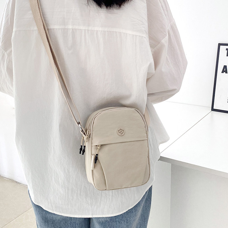 新款斜挎小包女便携手机包小巧女士单肩包多口袋牛津布防水小包包