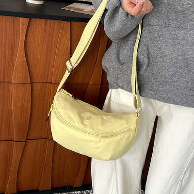 2025新款多巴胺牛津布百搭单肩斜挎包女尼龙轻便小众设计马鞍包潮