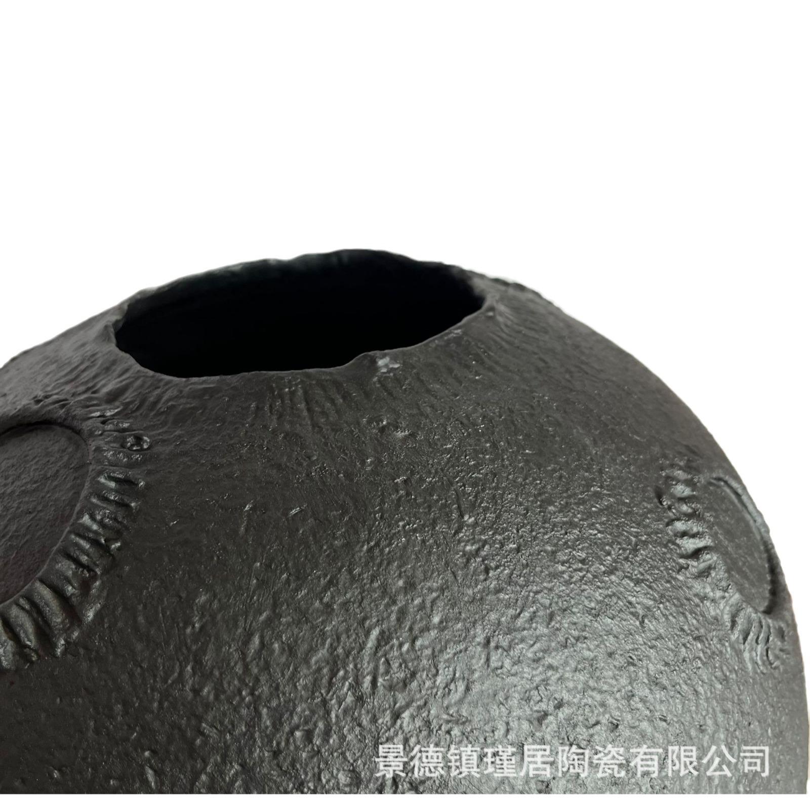新款重工侘寂风纯手工陶瓷花瓶、月球表面肌理黑色圆球花器